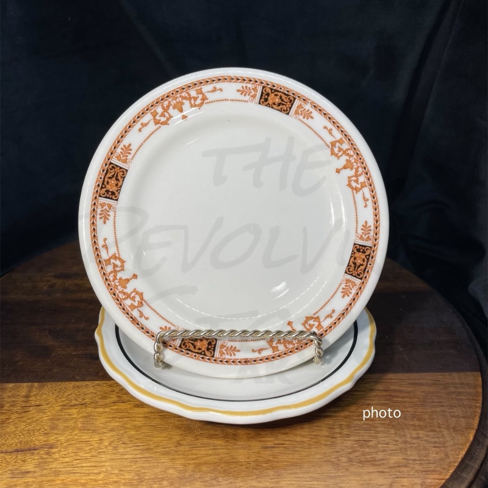2 Vintage Syracuse China Plates